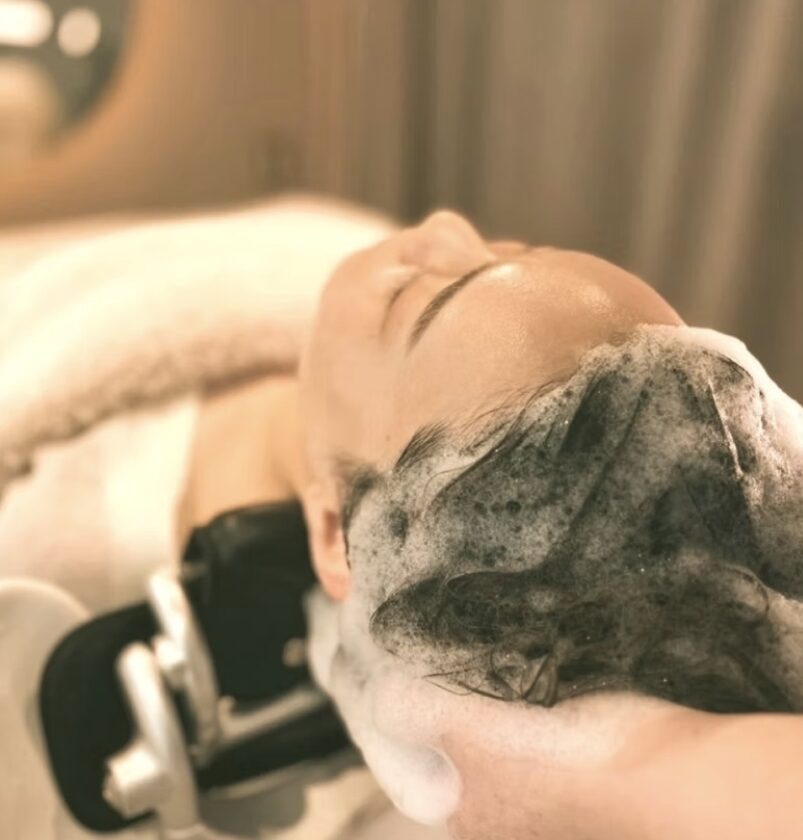 オーガニック成分にこだわったヘッドスパとカラーで、髪と頭皮を健やかに整えます。