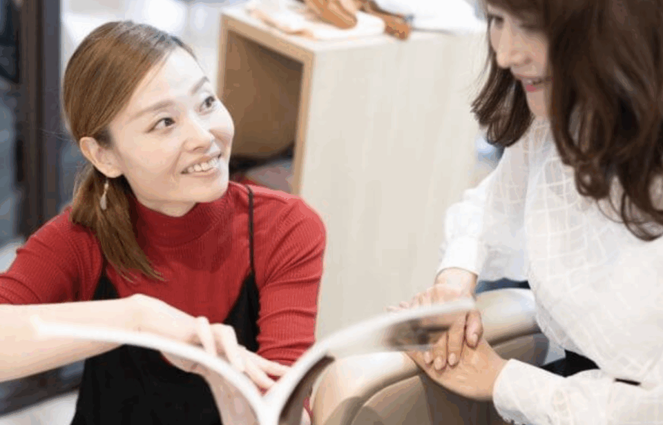 熟練スタイリストが、お一人おひとりの髪のお悩みやヘアスタイルのこだわりを丁寧にお伺いし、美と健康の両面からあなたらしさを演出します。