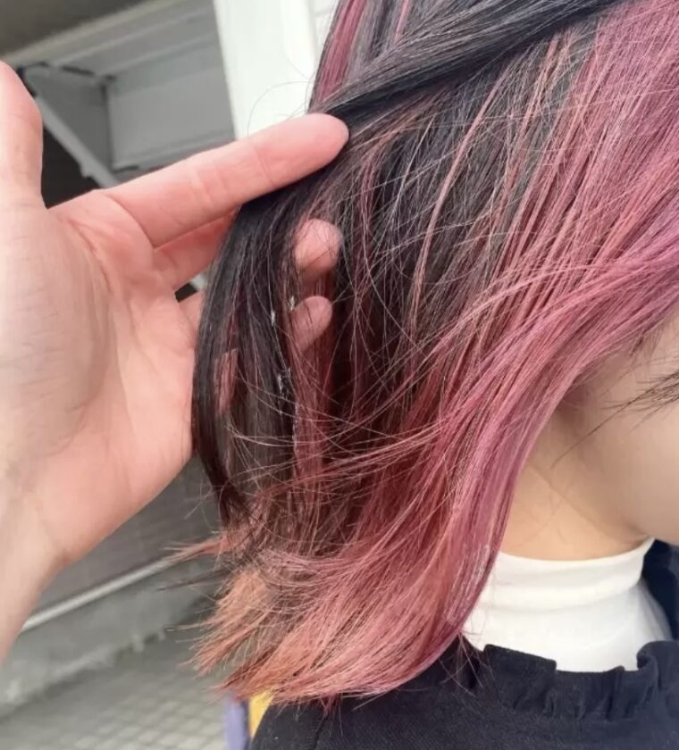 丁寧なケアで髪と頭皮の健やかさを保つこと。それが、美しいスタイルを長く楽しみ、デザインの選択肢を広げる鍵です。健やかな髪は色艶も持ちが良く、日々のスタイリングも思いのままに。 本質的なケアと、理想のデザインを、あなたの髪と頭皮へ。