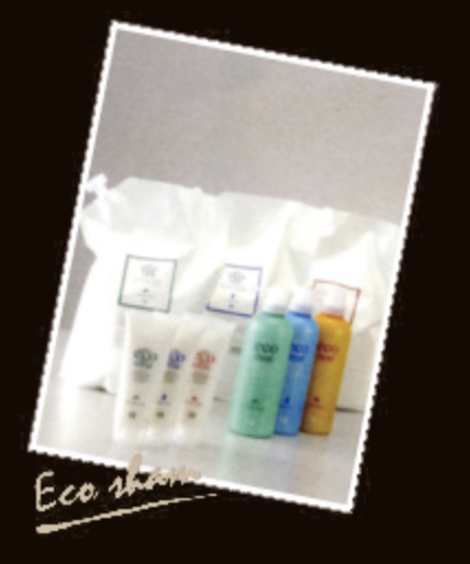 当店で取り扱っているシャンプー【ECOシャン】は、洗浄成分として動植物界に広く含まれるコハク酸を主とした天然植物系有機酸を採用。 肌の弱い方や、アトピーで悩んでいる方はもちろんのこと、自然派志向　の方、ダメージ毛の方にも健康的な洗い上がりを提供致します。