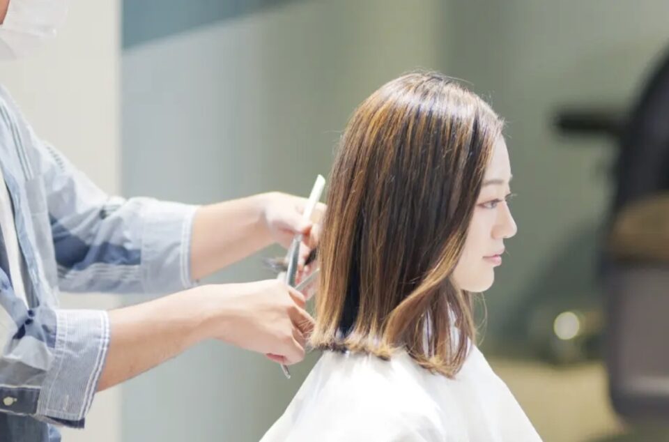 お客様との間にワンランク上のヘアーカルチャーが Nijichawに存在する事が私たちの願いです。  虹がかかった喜びと感動がそこに...