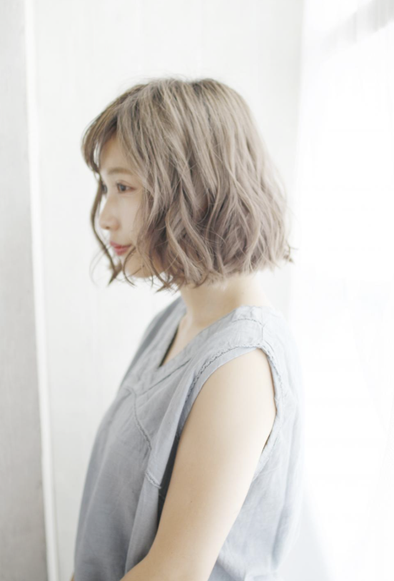 10年以上の経験を持つスタイリストが、再現性と小顔効果を兼ね備えたショートスタイルを丁寧に仕上げます。