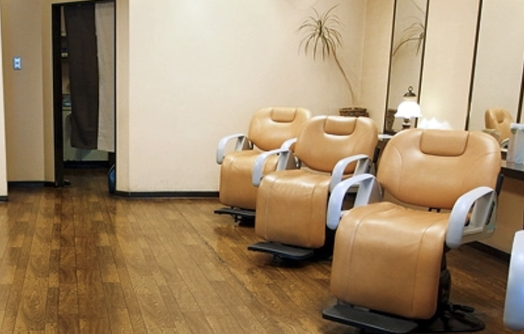 広々としたフロアとのびのびとした天井高で開放感あふれる空間