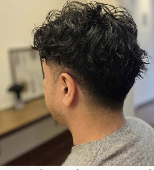 リエゾンのアイロンパーマは、色々なヘアースタイルが可能です。ペッチャンコ髪を自然にボリュームアップ、立ってしまう髪を収まる髪へ、真直ぐな髪を流れる髪へ、スタイリングが苦手な男性でも簡単にカッコいいスタイリングが可能になります