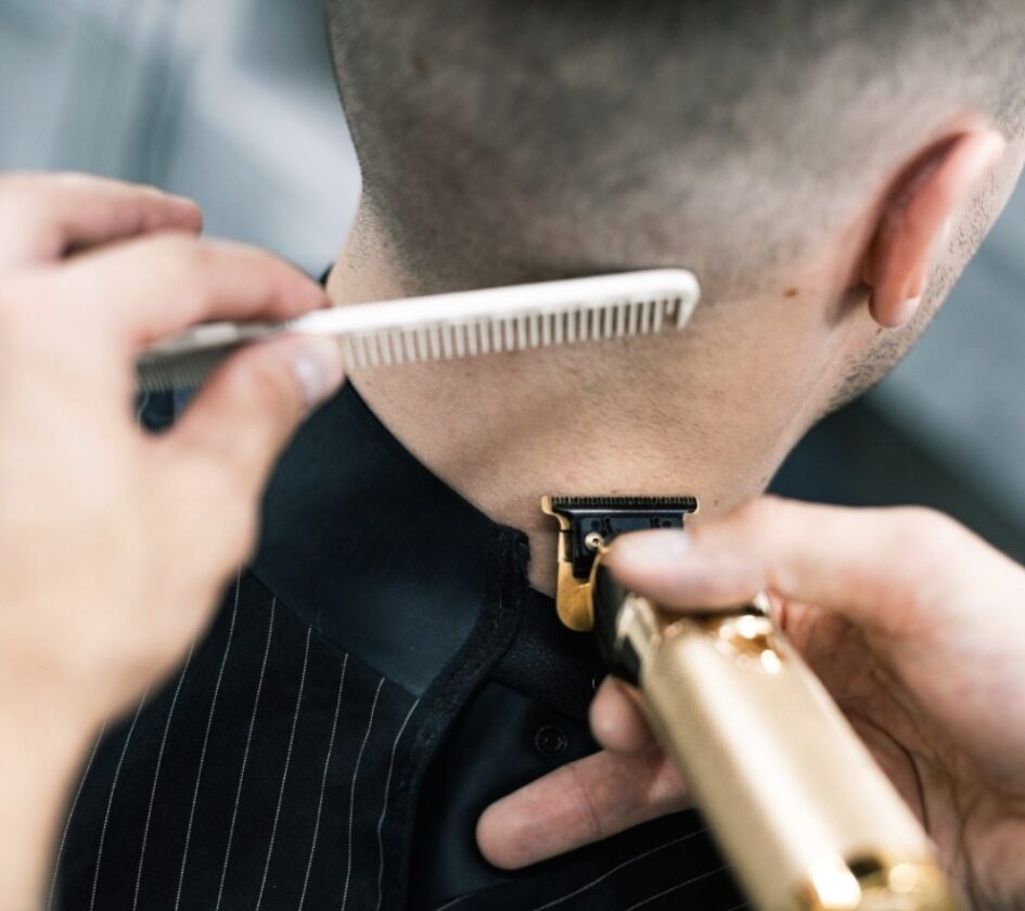 フェードカットやツーブロックなどのトレンドを取り入れた髪型をはじめ、多様な短髪のご要望に経験豊富な理容師がしっかりとお応えしておりますので、遠慮なく何なりとご相談ください。